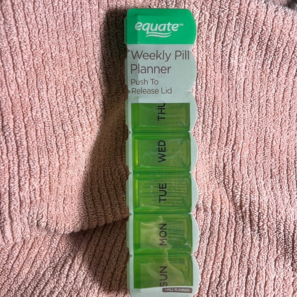 Green Weekly pill planner